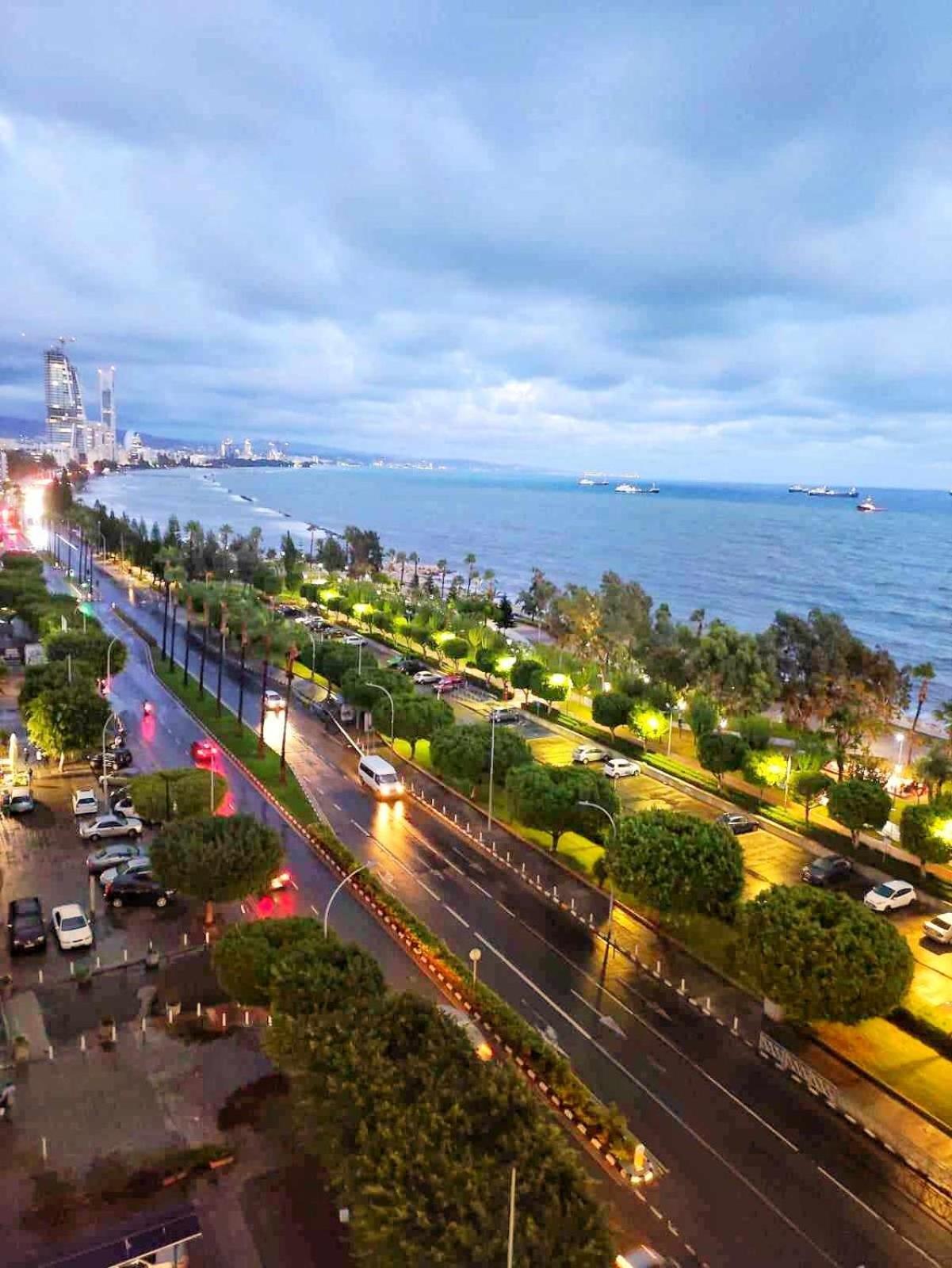 Sea Front & City Center, Amazing Sea View Limassol Exterior foto